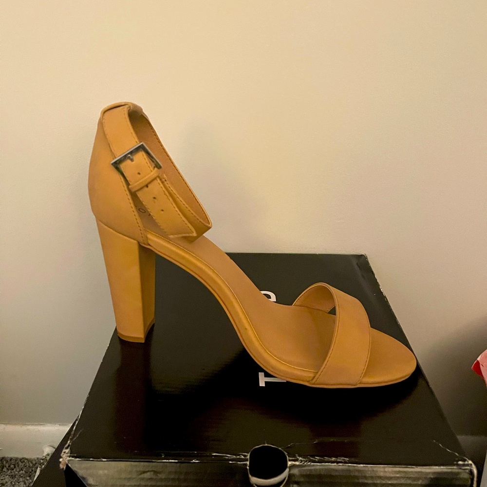 Nude Strap Heel (Never Worn)